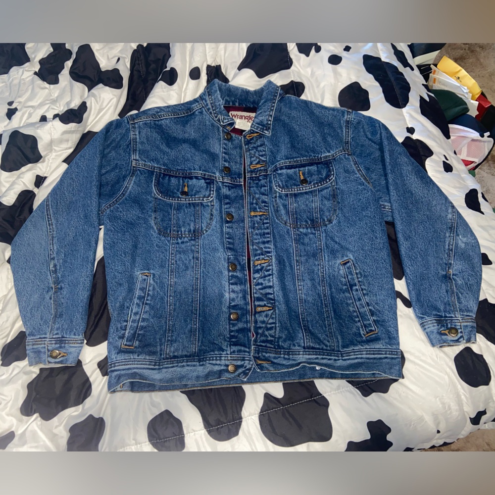 Men’s Wrangler Rugged Wear Blue Denim Jacket with Contrast Stitching